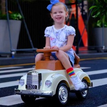 儿童电动车迷你四轮汽车奔驰复古地摊玩具车可坐人女孩男宝童车