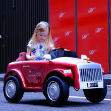 儿童电动汽车双座四轮遥控摇摆宝宝玩具车可坐双人婴儿小孩童车