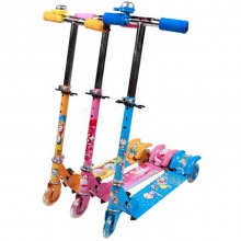 儿童闪光三轮滑板车滑行车儿童车脚踏双轮滑板车厂家直供童车