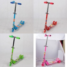 儿童闪光三轮滑板车滑行车儿童车脚踏双轮滑板车厂家直供童车