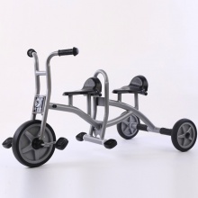 多样幼教多人旋转脚踏车共坐转转车 双座儿童三轮车 双人车