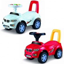 有趣的孩子驾驶迷你汽车 儿童电动乘坐玩具汽车 儿童滑行车