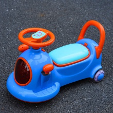 1-6岁男女宝宝新款灯光音乐防侧翻静音滑轮摇摆玩具车儿童扭扭车