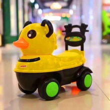 儿童滑行车四轮溜溜车宝宝带音乐扭扭车摇摆车卡通熊猫小黄鸭车
