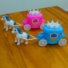 浪漫公主马车塑料材质厂家直供蛋糕装饰摆件 家居摆件2色马车