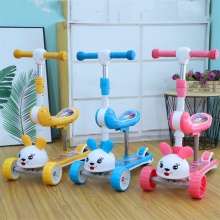 兔子儿童滑板车可坐二合一3-6-12岁三合一闪光轮踏板车工厂批发