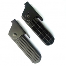 电动车前置尼龙搁脚外卖电瓶车前脚蹬快玛折叠搁脚改装配件