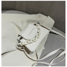 包包女孩2023日系胸包斜挎包INS迷你口红包时尚链条小包零钱包