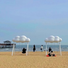 户外云朵秋千景区创意双人秋千玻璃钢云朵秋千装饰摆件