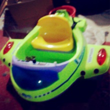 儿童可坐飞机车游乐场设备小孩可坐旋转玩具车儿童广场车