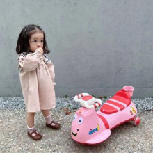 爆笑虫1-3岁四轮静音儿童扭扭车万向轮滑行车摇摆车溜溜礼品