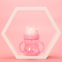 儿童手握卡通塑料水杯夏季创意幼儿园防摔防漏吸管杯手拿塑料水杯