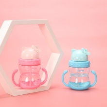 儿童手握卡通塑料水杯夏季创意幼儿园防摔防漏吸管杯手拿塑料水杯