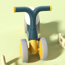 儿童滑行车宝宝三轮四轮溜溜车软包座椅限位转向防侧翻玩具礼盒装