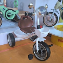 音乐灯光儿童三轮车1-5岁三轮脚踏车简易小孩男女头灯三轮车