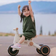 儿童平衡车多功能滑步车脚踏1-3-6岁宝宝三轮滑行车童车厂家