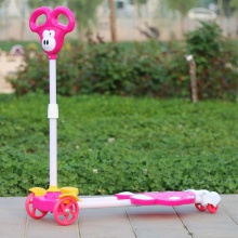 儿童四轮滑板车 可升降闪光音乐蛙式扭扭车滑滑溜溜踏板车