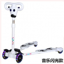 滑板车大童儿童车双脚分开2-9岁闪光四轮剪男女孩宝宝脚踩滑行车