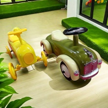 北欧风INS波比四轮学步车金属扭扭车 高颜值房间拍摄摆件