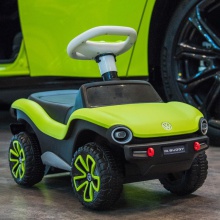 儿童手推车扭扭车男女宝宝1-3岁滑行车四轮车玩具汽车可坐人