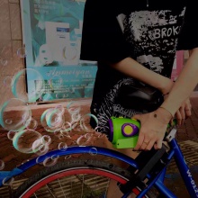 多种功能自行车座夹灯光夜光电动泡泡机 骑行拉风单车摩托车泡泡机