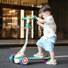 儿童滑板车可调节三合一滑板车音乐灯光滑板车儿童平衡车玩具车
